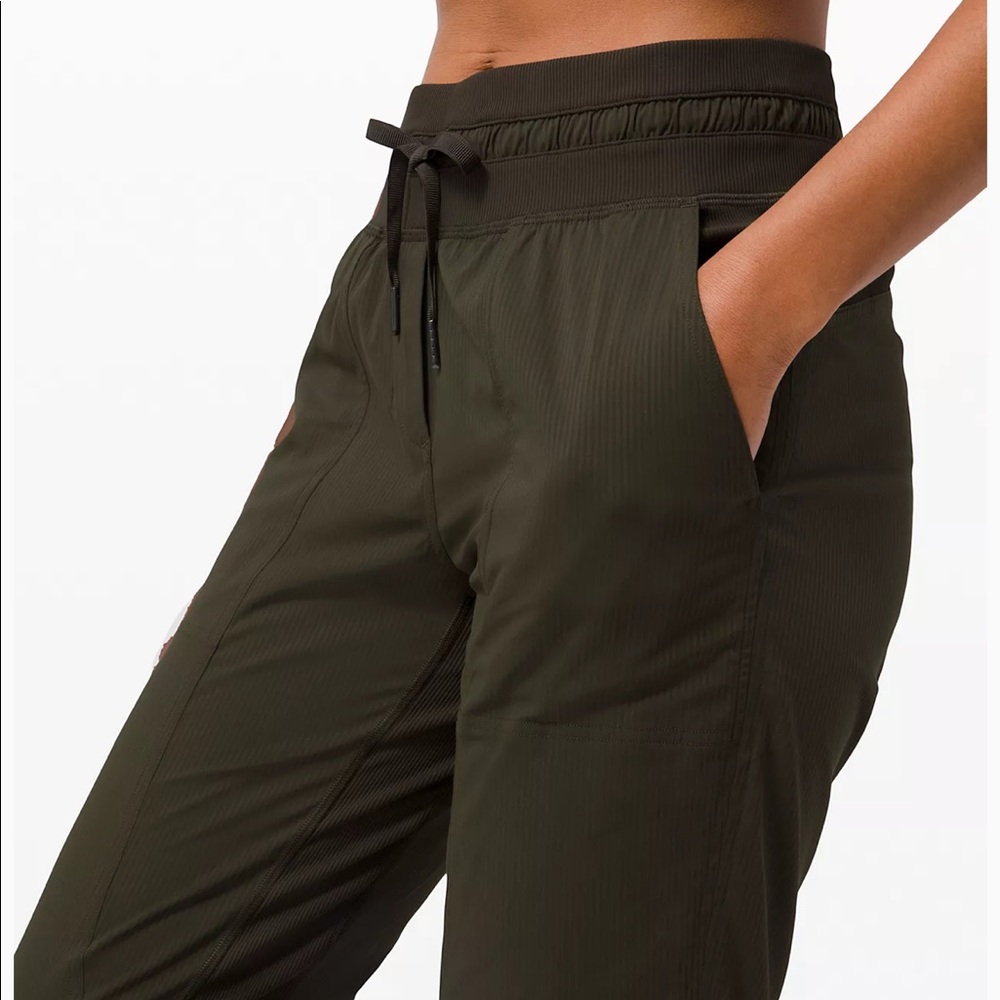Lululemon Dance Studio Mid-Rise Crop 25"